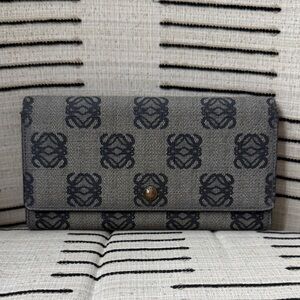 Loewe anagram wallet